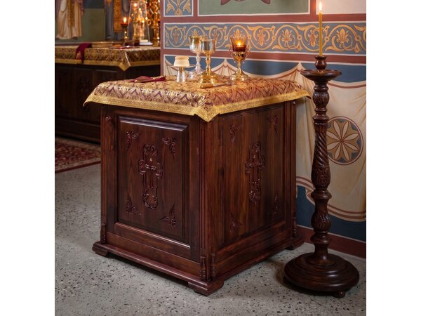 Православный жертвенник с дверкой, резной крест из дерева, фото 