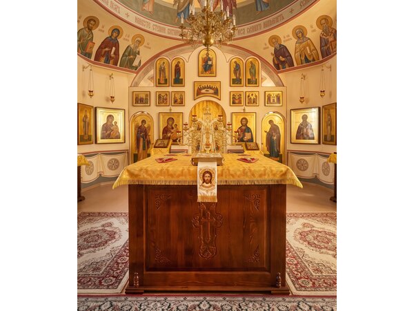 Облачение на престол церковный, резной крест из дерева, фото 